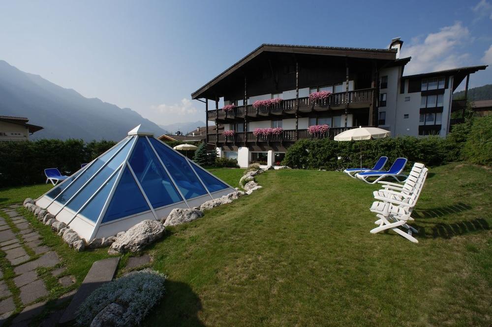 Alpen Hotel Corona Vigo di Fassa Exterior foto