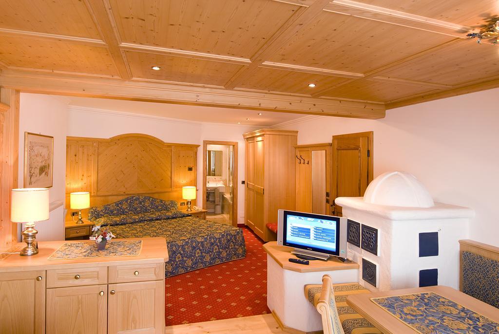 Alpen Hotel Corona Vigo di Fassa Exterior foto
